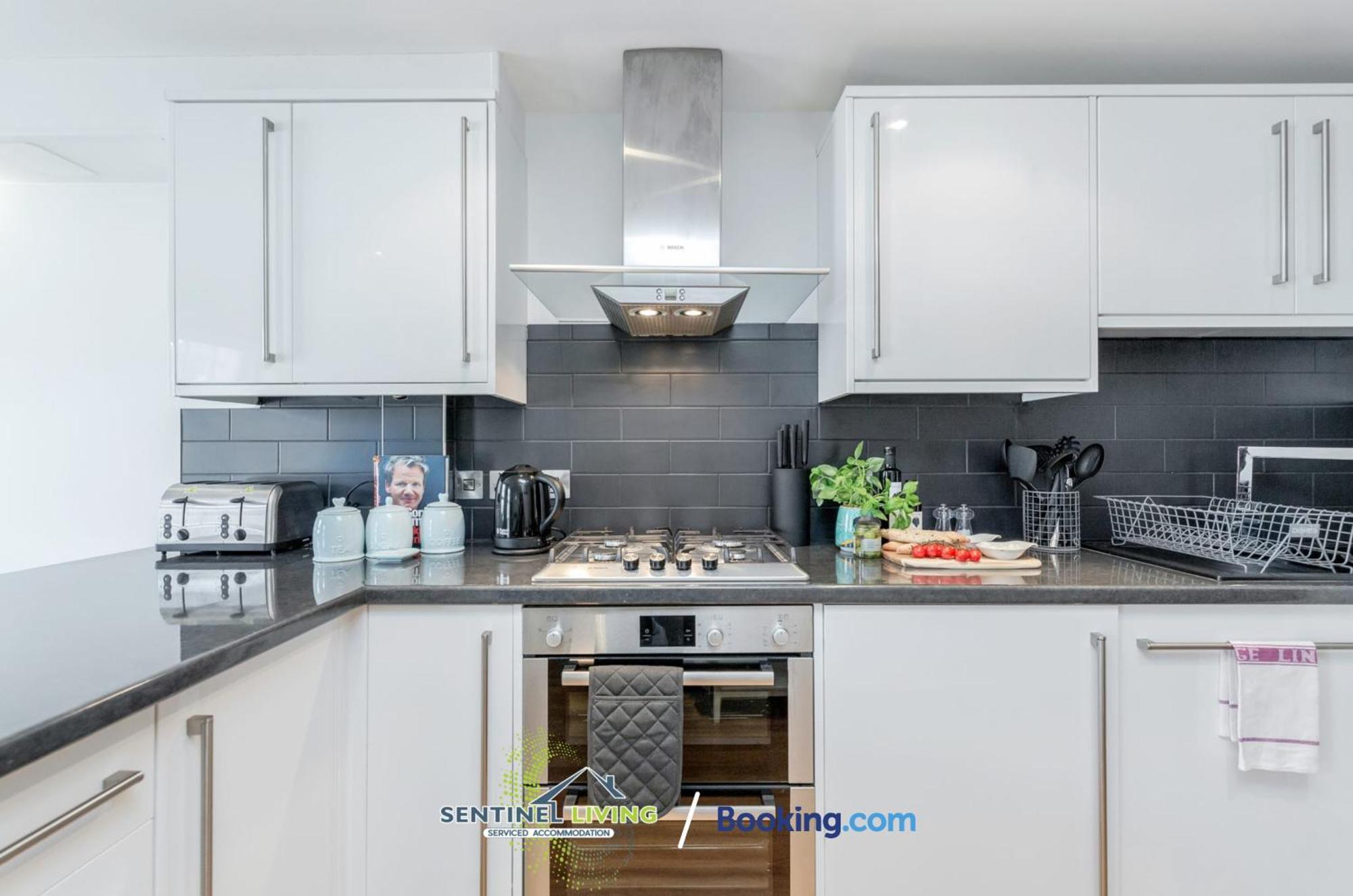 Windsor Sentinel: 2-Bedroom Serviced Apartment with Free Wi-Fi Exterior photo