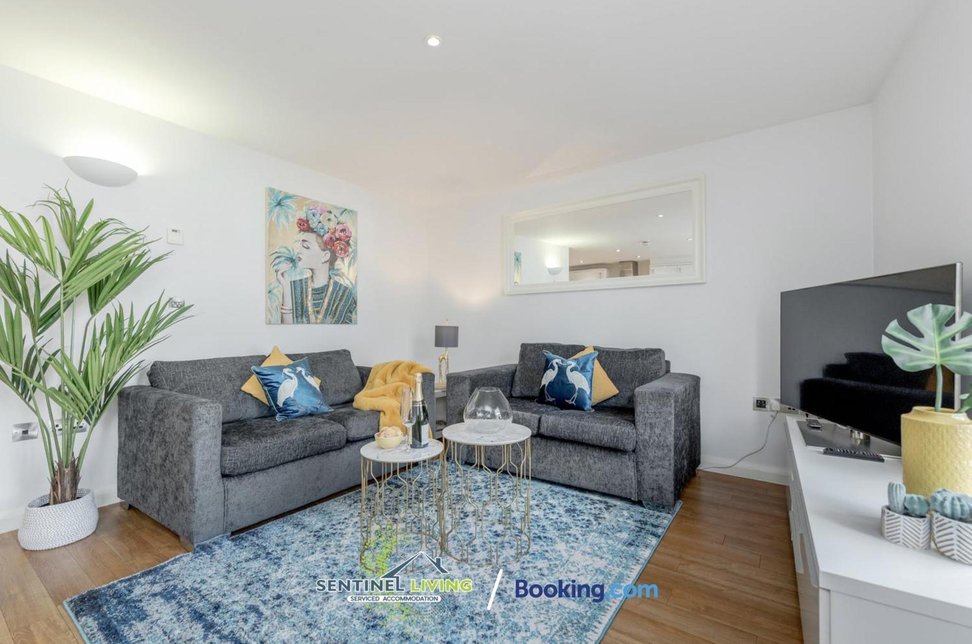 Windsor Sentinel: 2-Bedroom Serviced Apartment with Free Wi-Fi Exterior photo