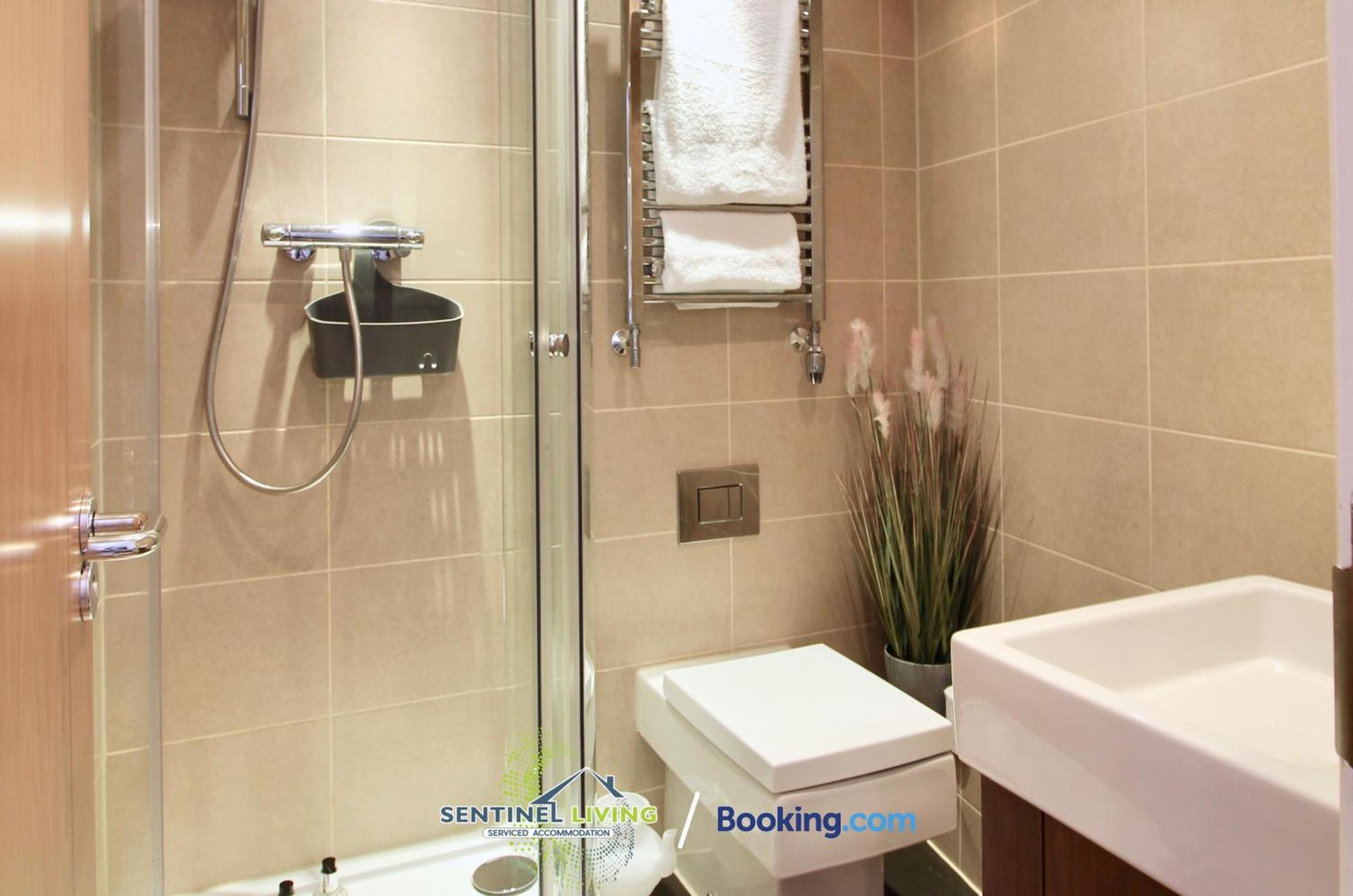 Windsor Sentinel: 2-Bedroom Serviced Apartment with Free Wi-Fi Exterior photo