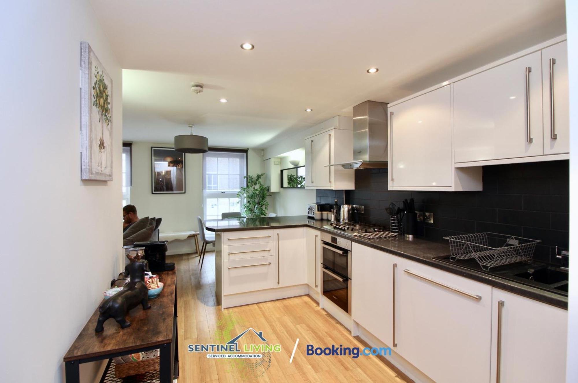 Windsor Sentinel: 2-Bedroom Serviced Apartment with Free Wi-Fi Exterior photo
