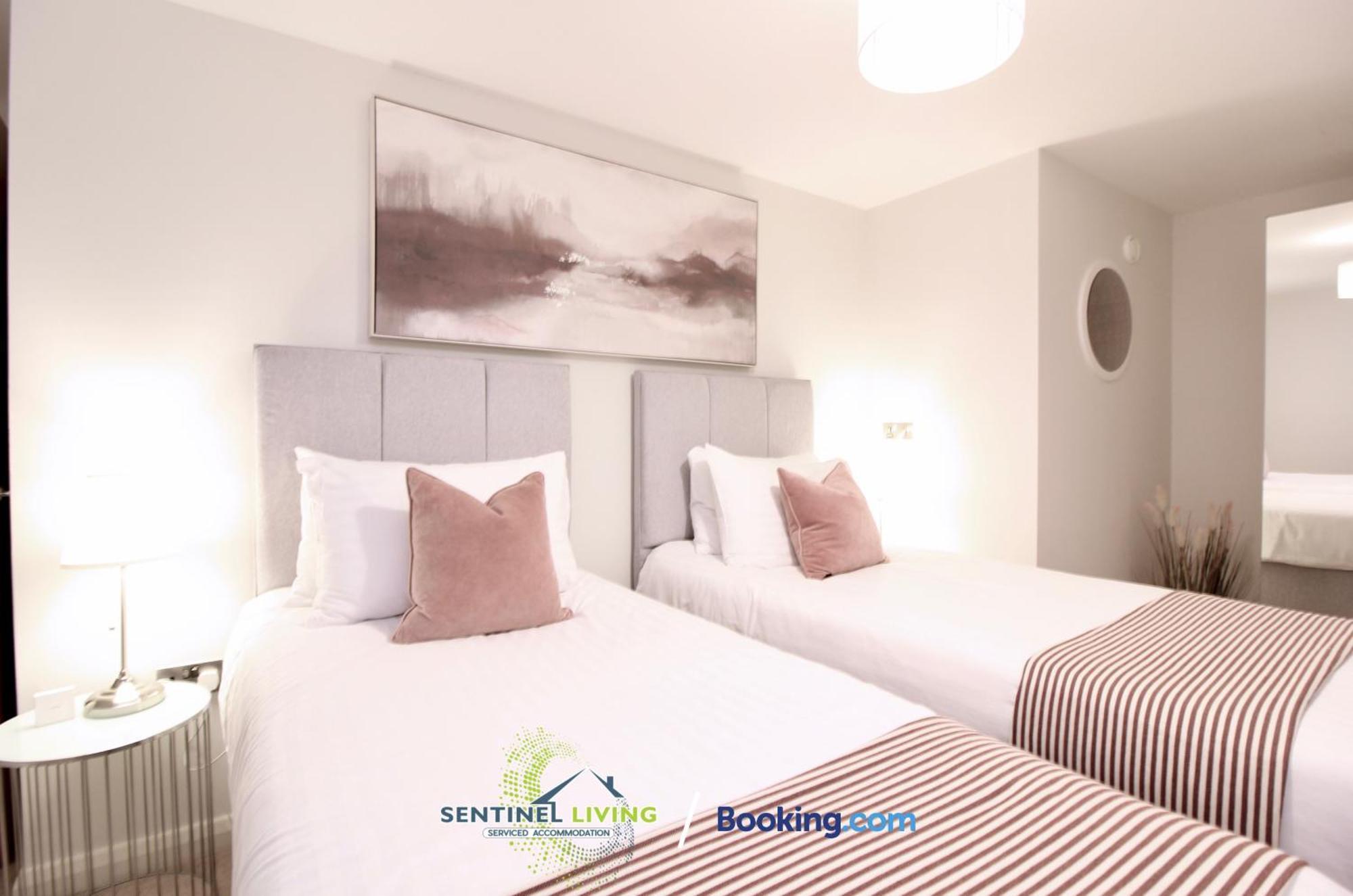 Windsor Sentinel: 2-Bedroom Serviced Apartment with Free Wi-Fi Exterior photo