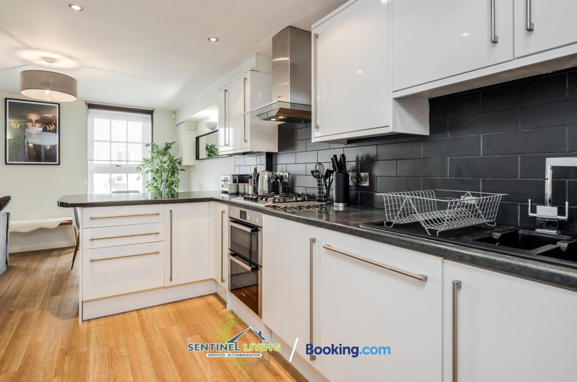 Windsor Sentinel: 2-Bedroom Serviced Apartment with Free Wi-Fi Exterior photo