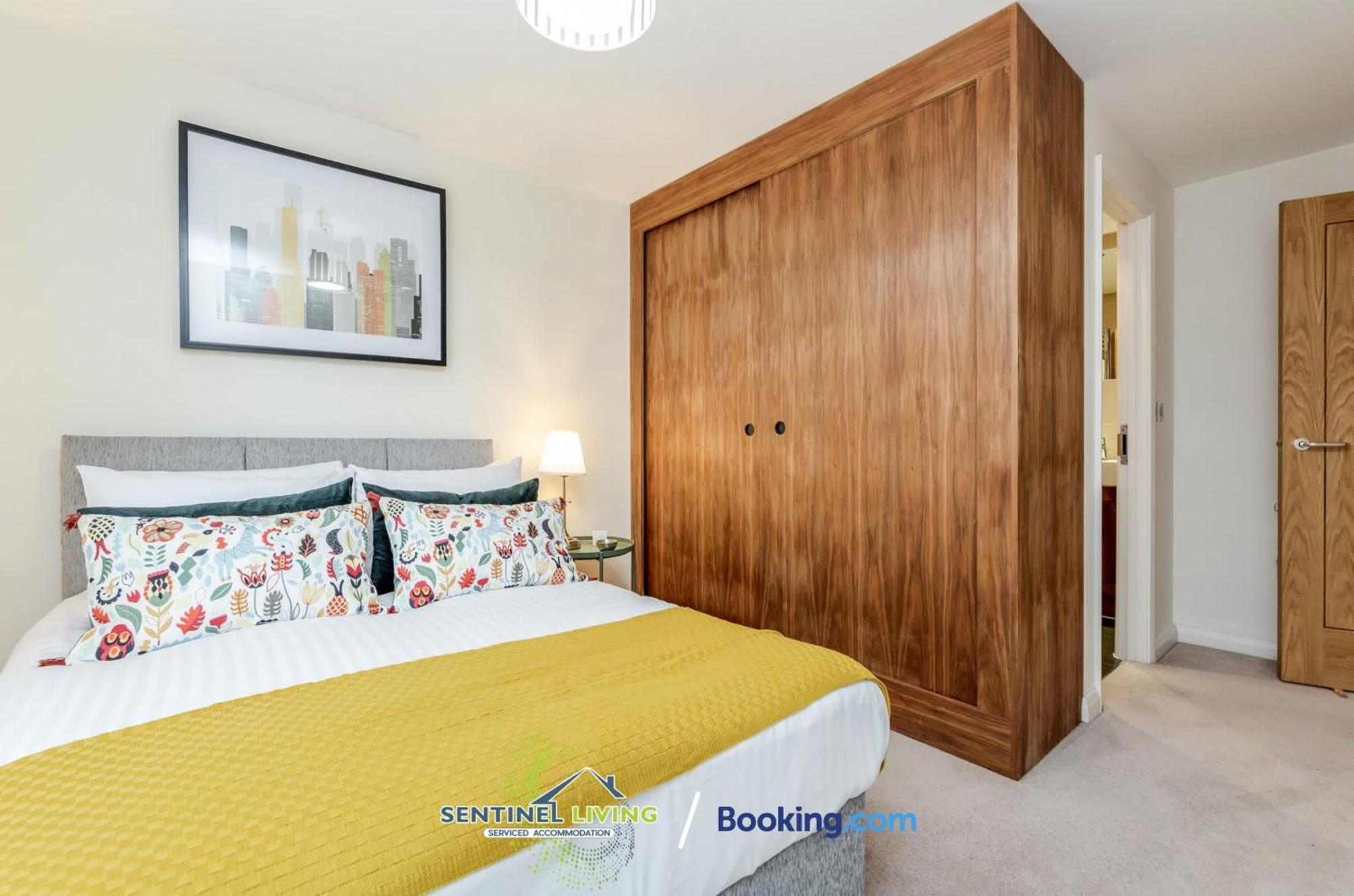 Windsor Sentinel: 2-Bedroom Serviced Apartment with Free Wi-Fi Exterior photo