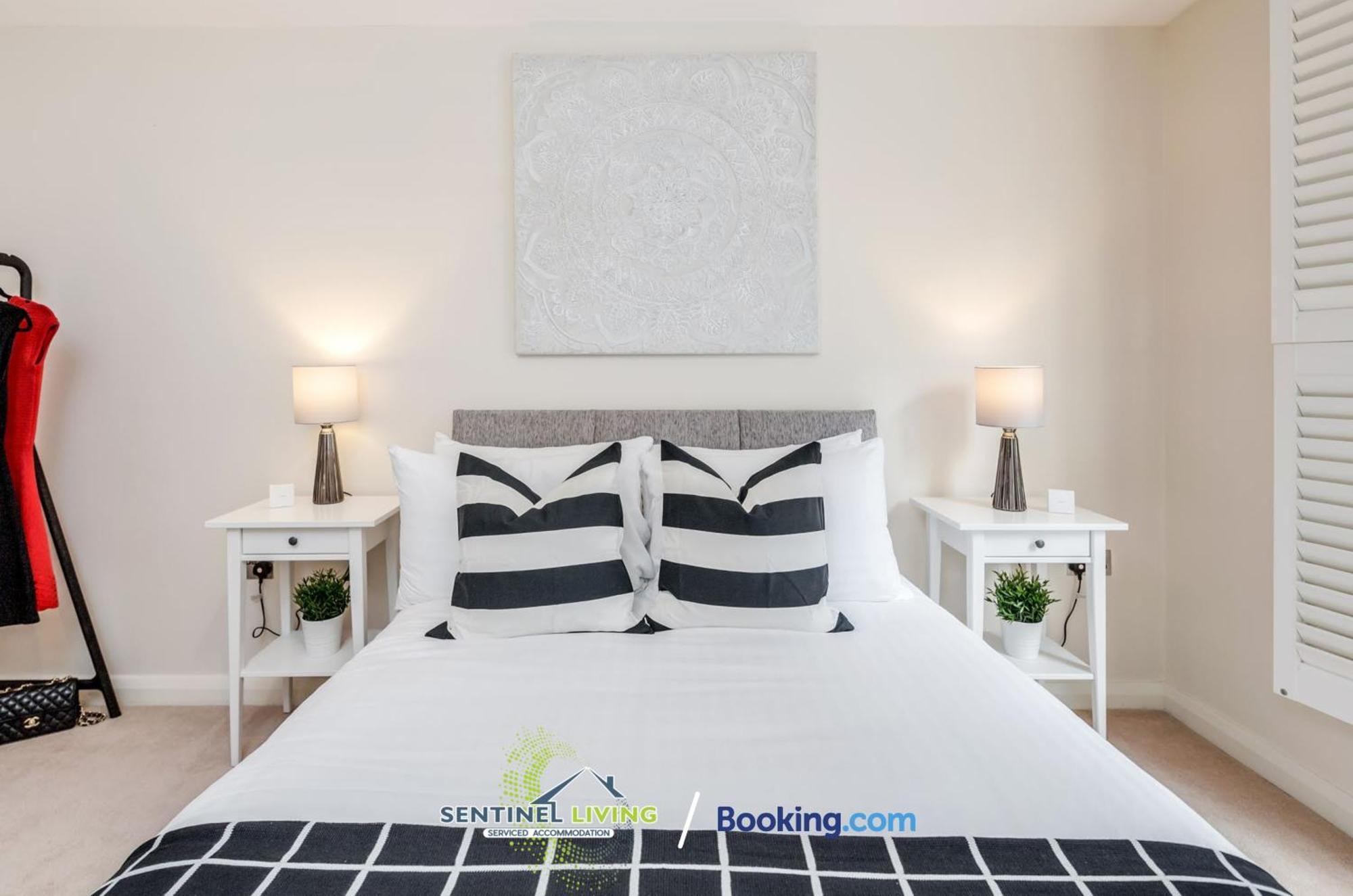 Windsor Sentinel: 2-Bedroom Serviced Apartment with Free Wi-Fi Exterior photo